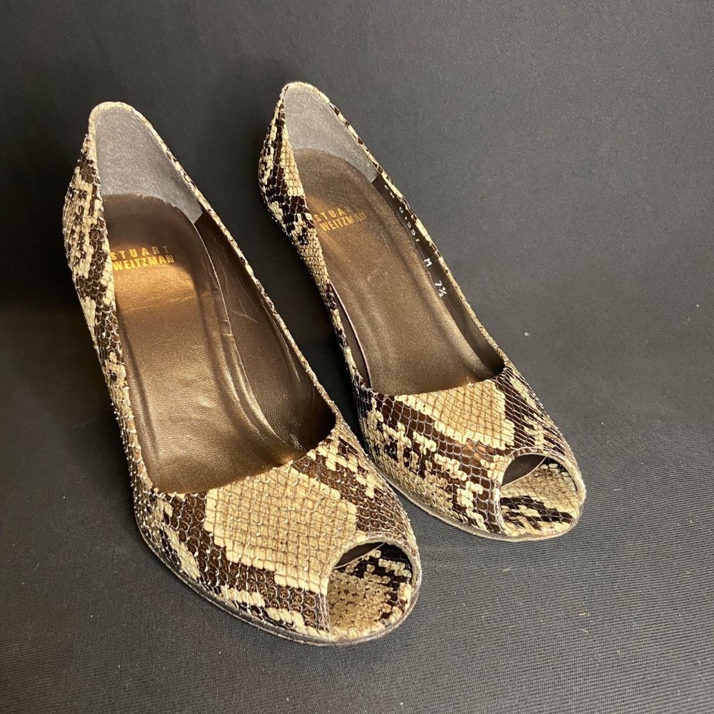 Snakeskin Reptile Print Stuart Weitzman Peep Toe Pumps Size 7.5